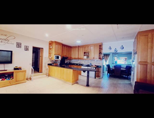 7 BEDROOM FREESTANDING FOR SALE IN OAK PARK